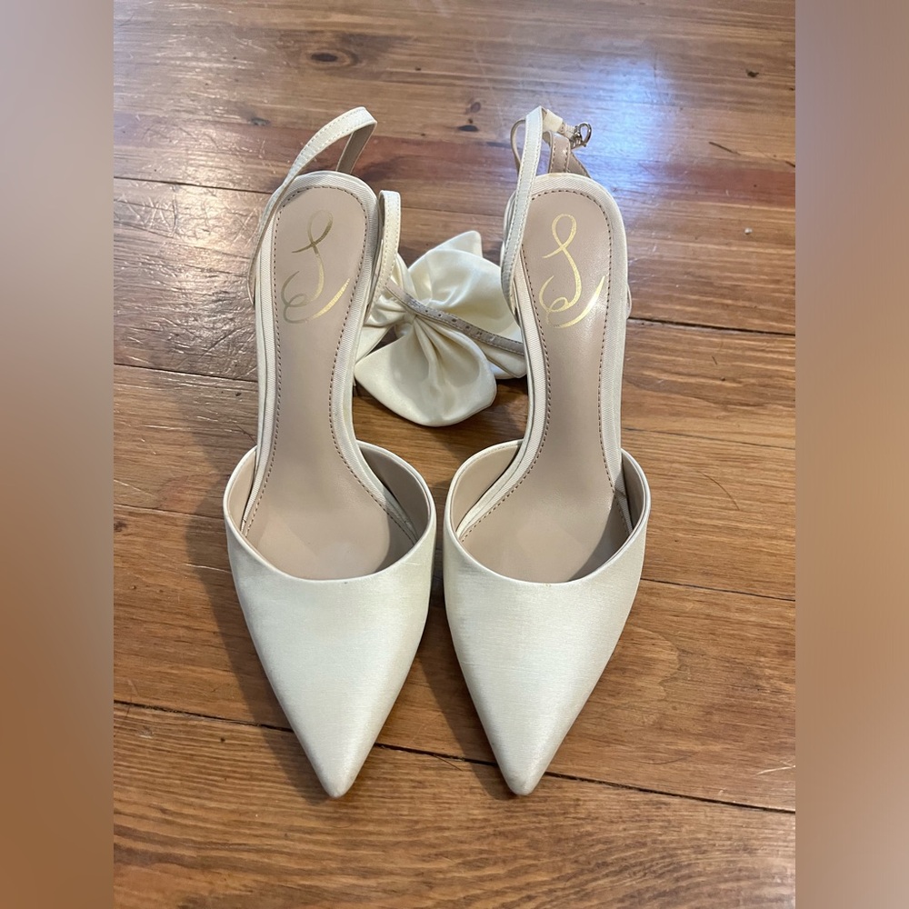 Sam Edelman white heels with bow. Size 6